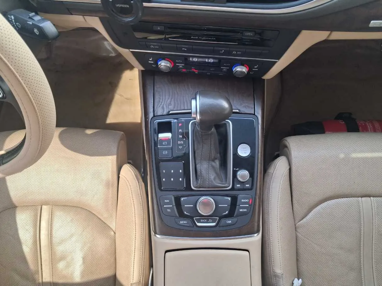 Car image 13