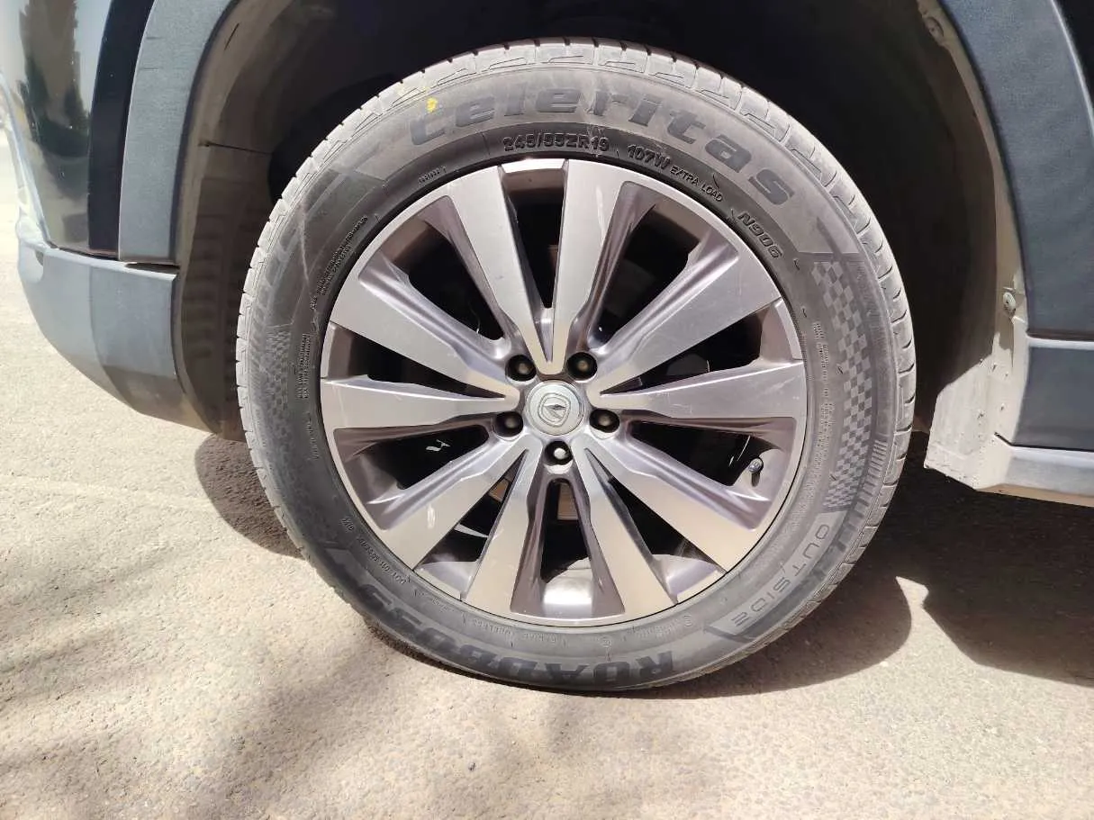 Car image 10