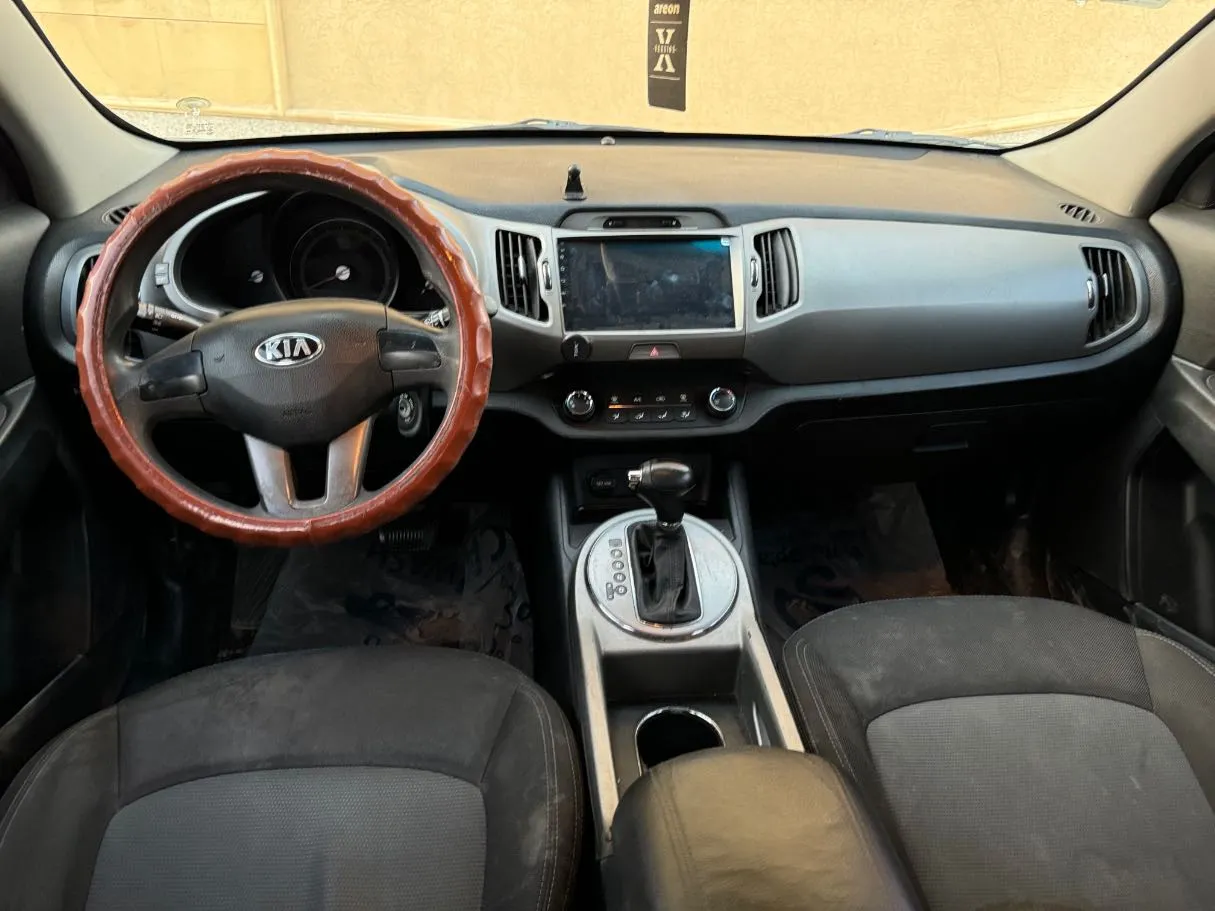 Car image 14