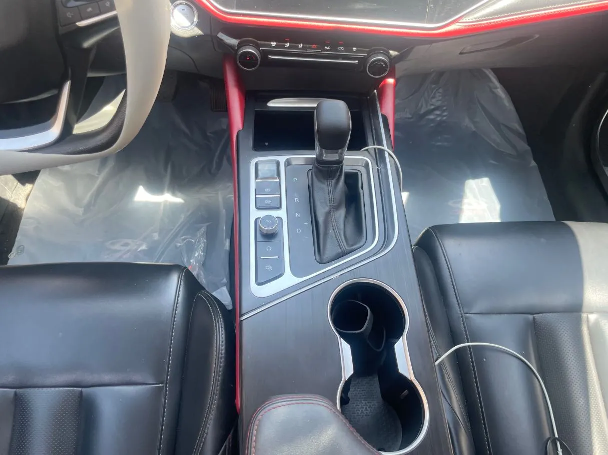 Car image 18