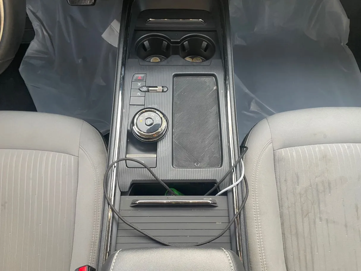 Car image 19
