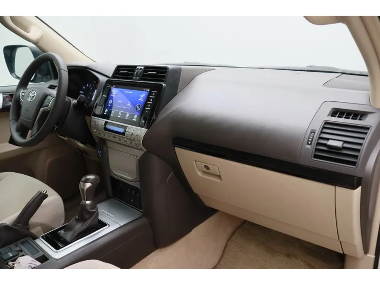 Car image 10