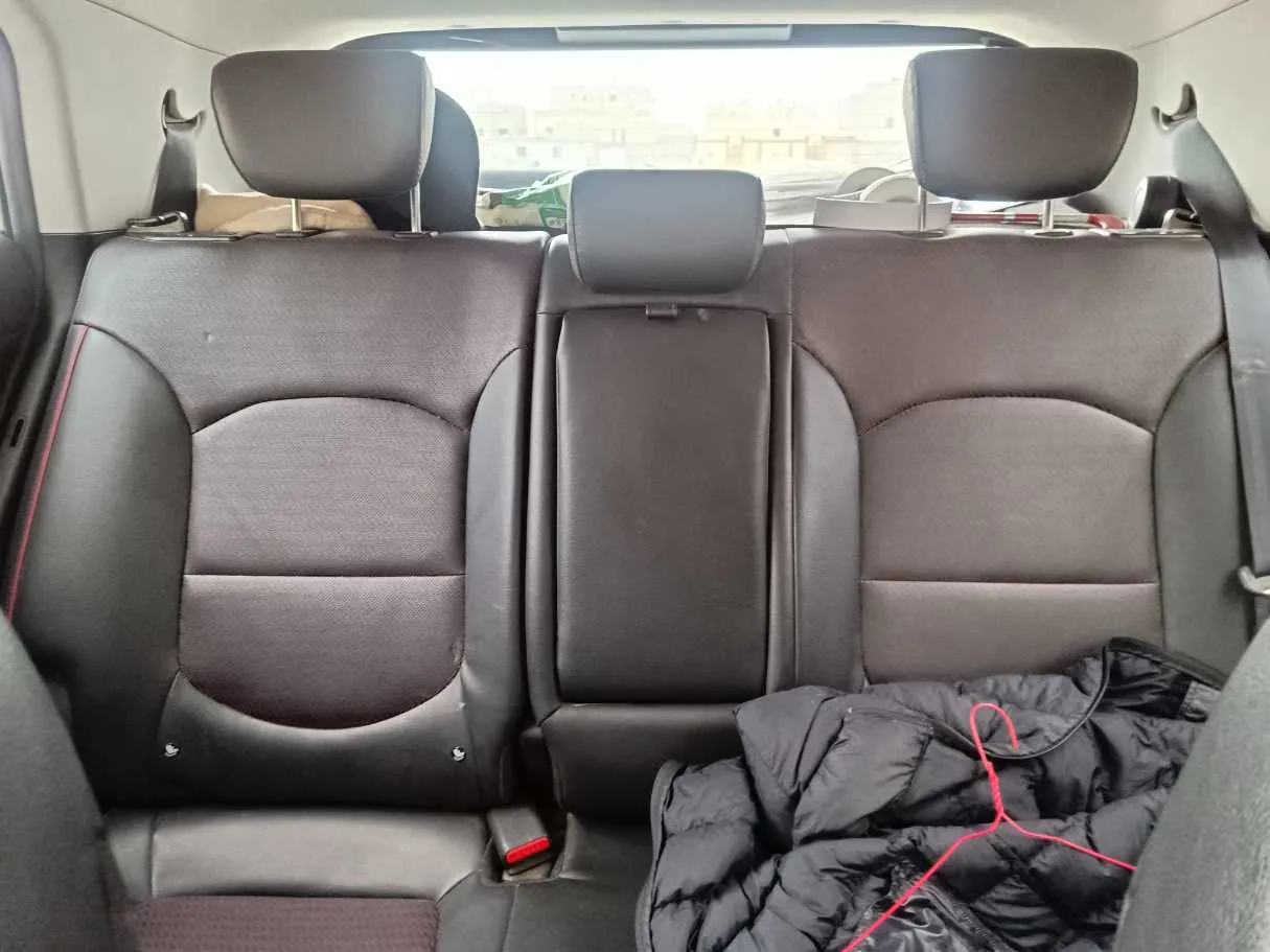 Car image 19