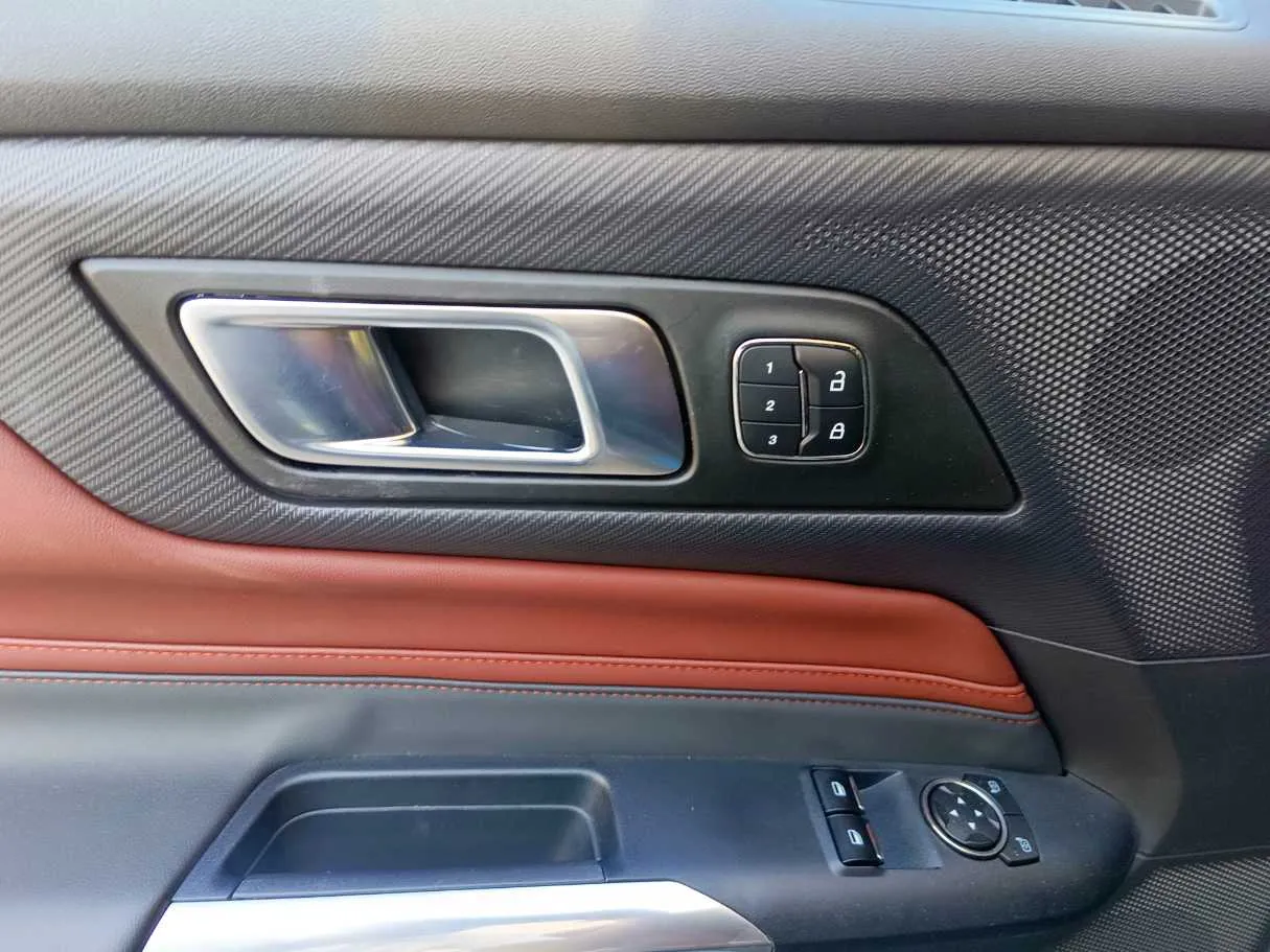 Car image 29