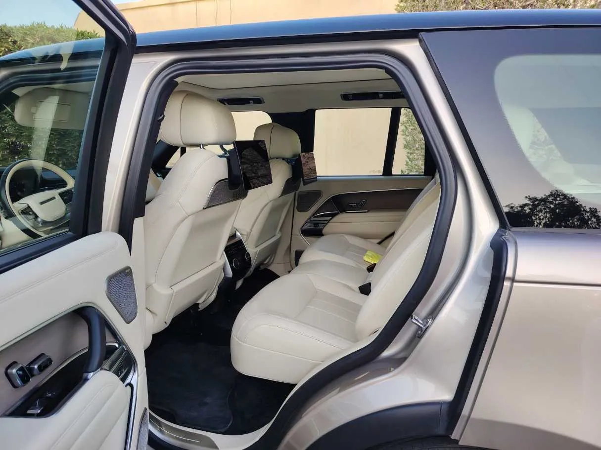 Car image 9