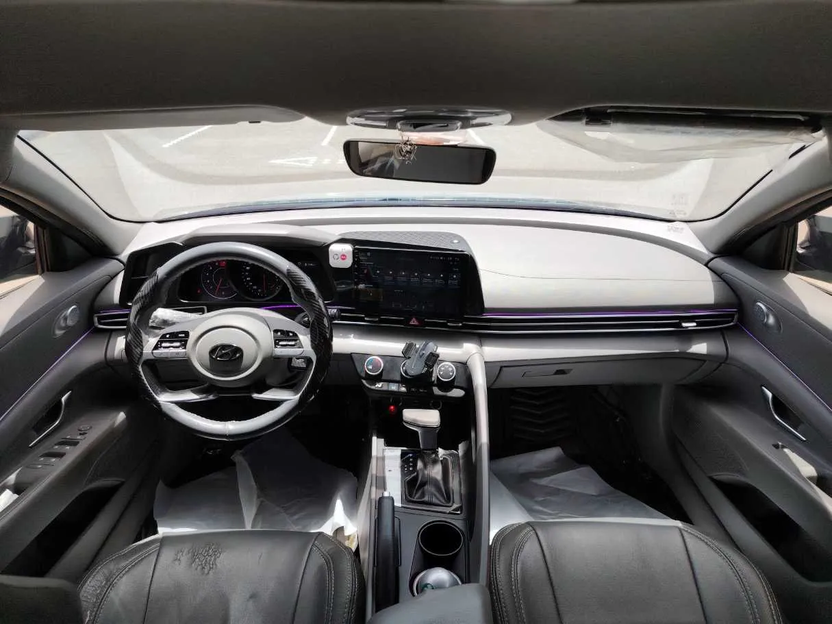 Car image 16