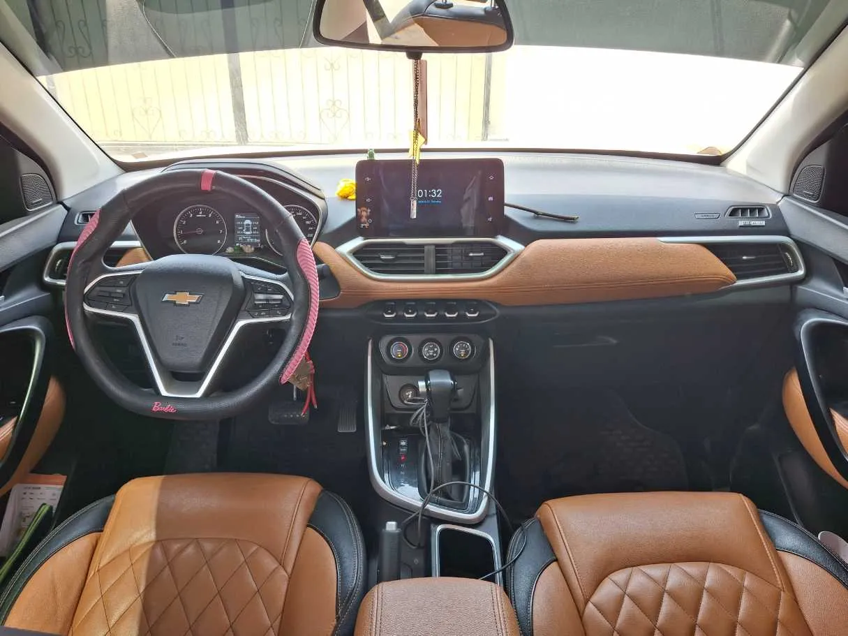Car image 14