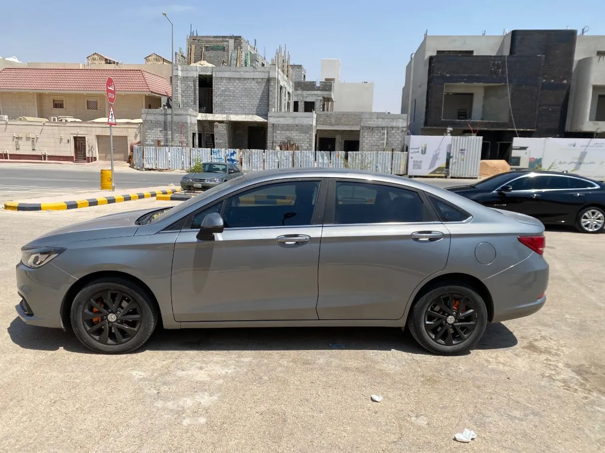 Car image 8