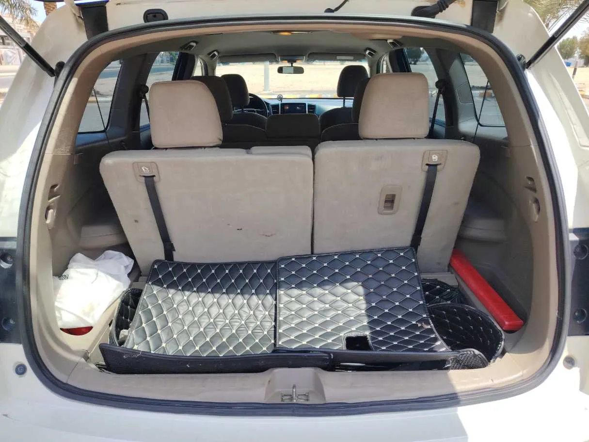 Car image 25