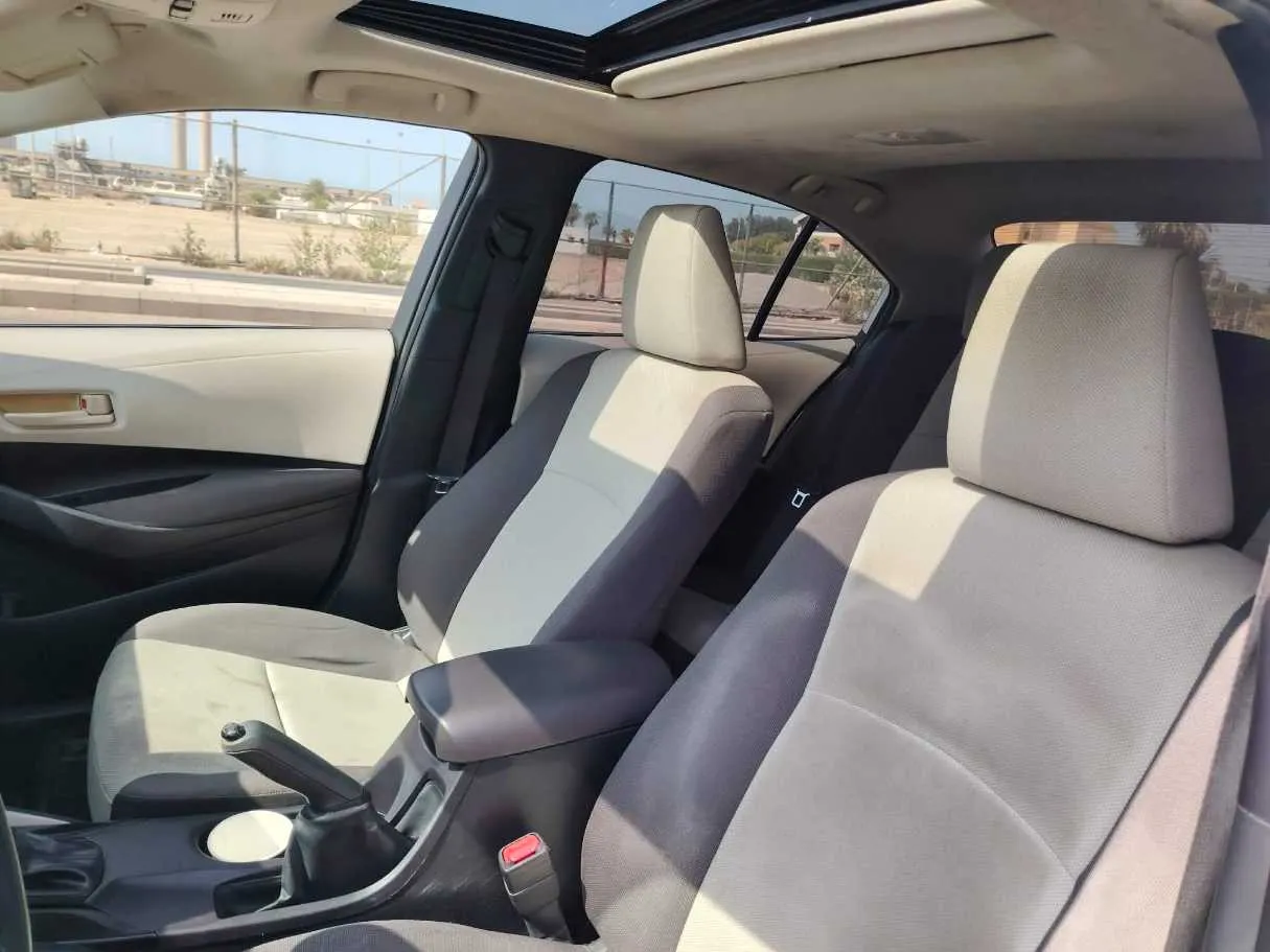 Car image 14