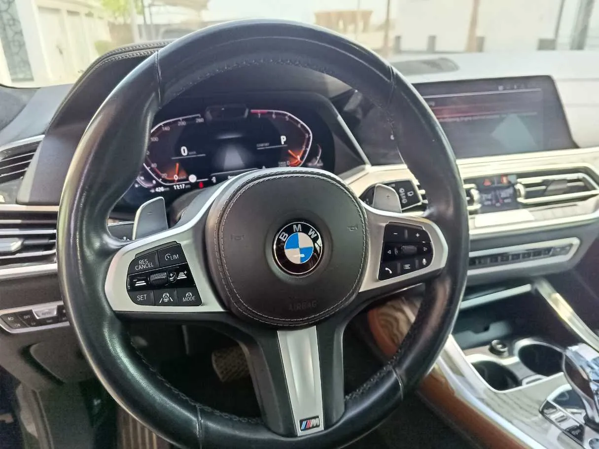 Car image 26