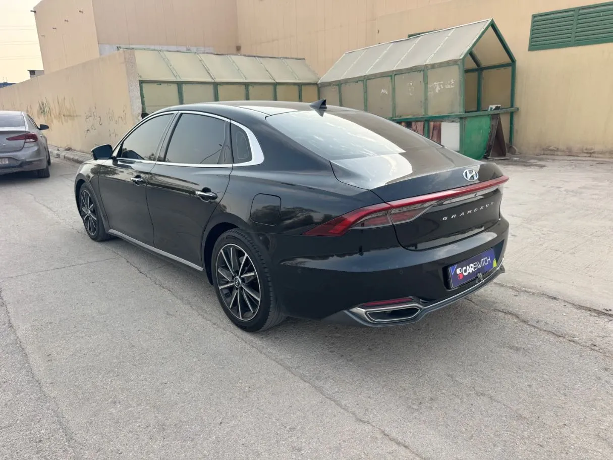 Car image 7