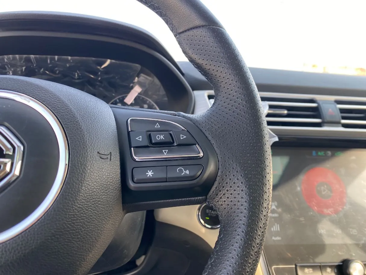 Car image 26