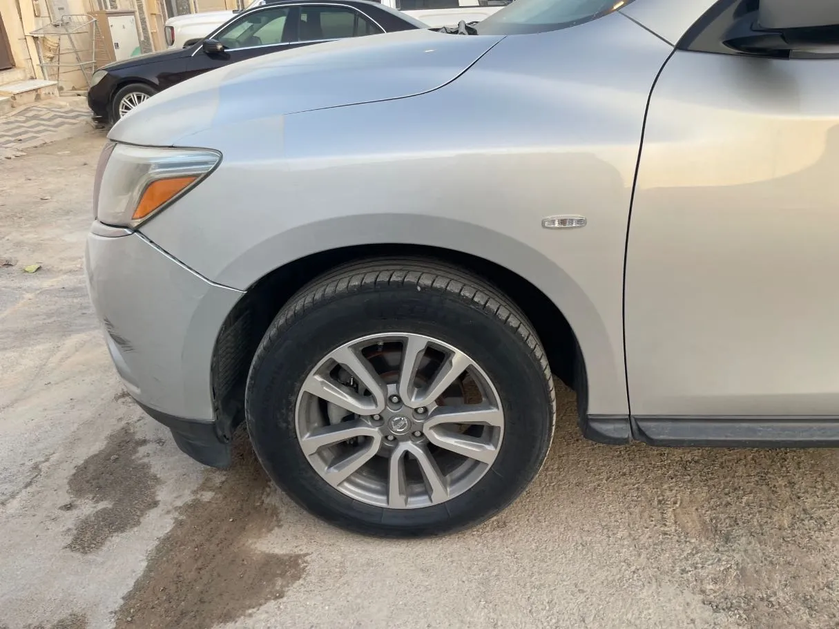 Car image 9