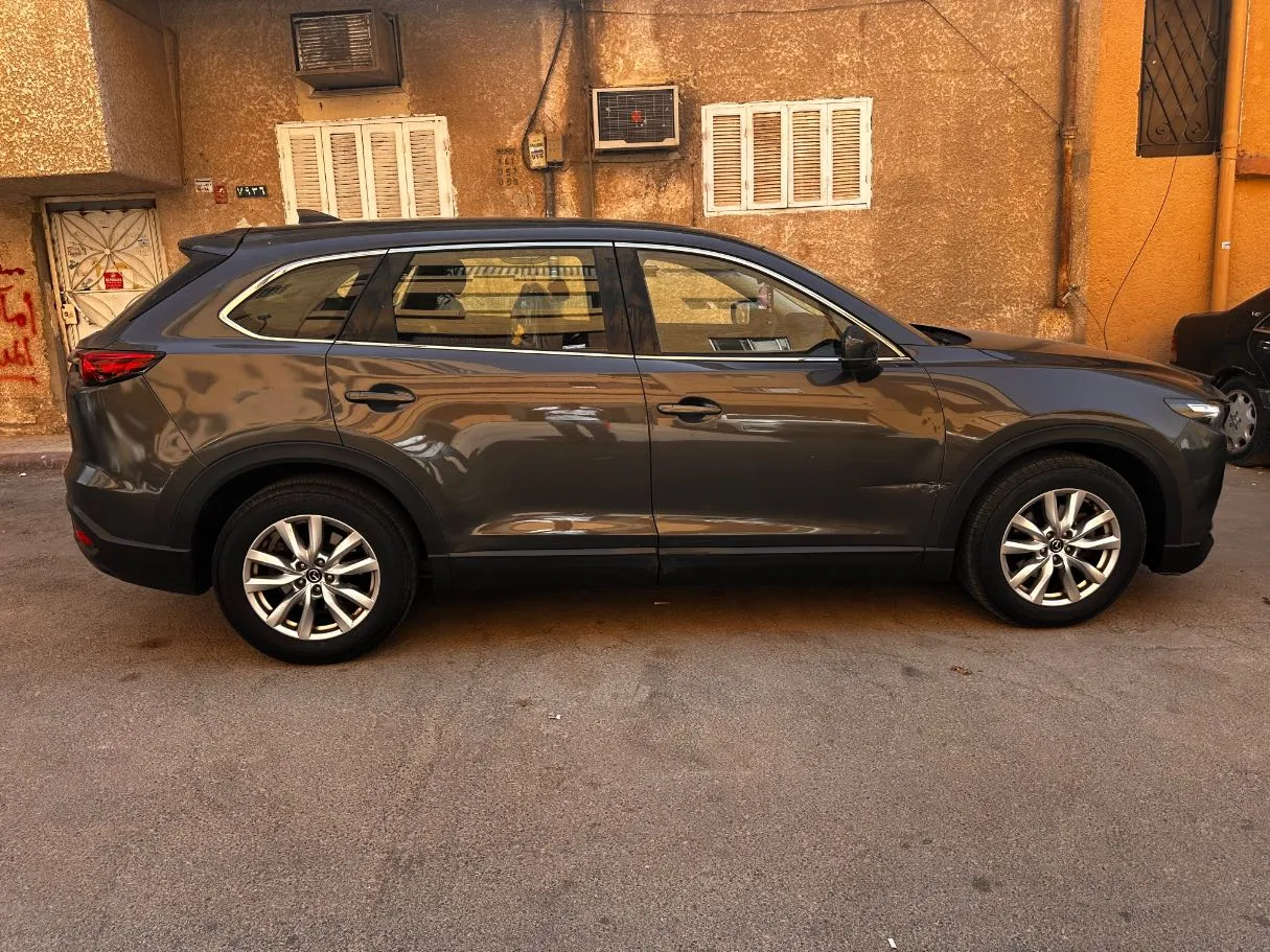 Car image 4