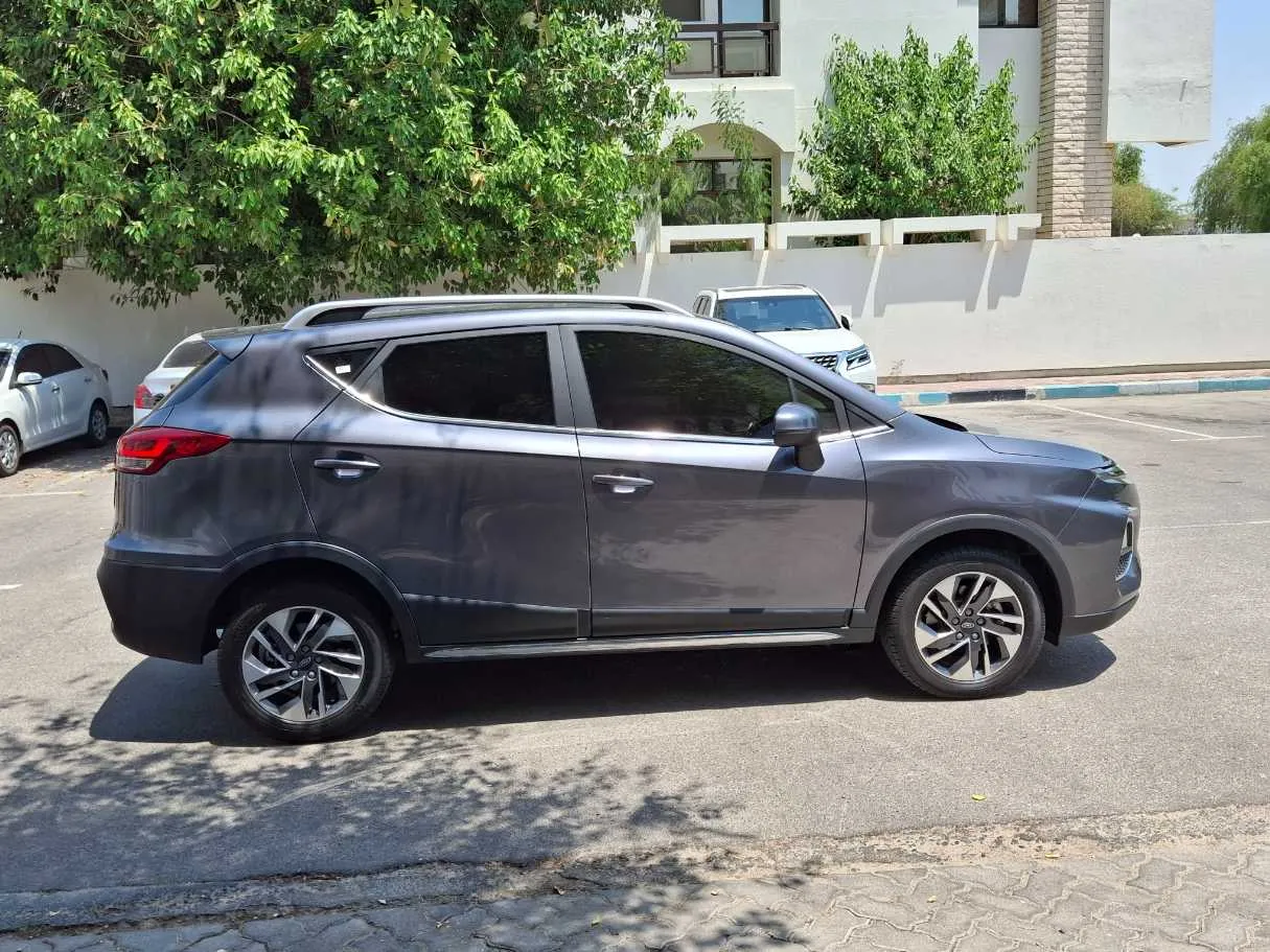 Car image 8