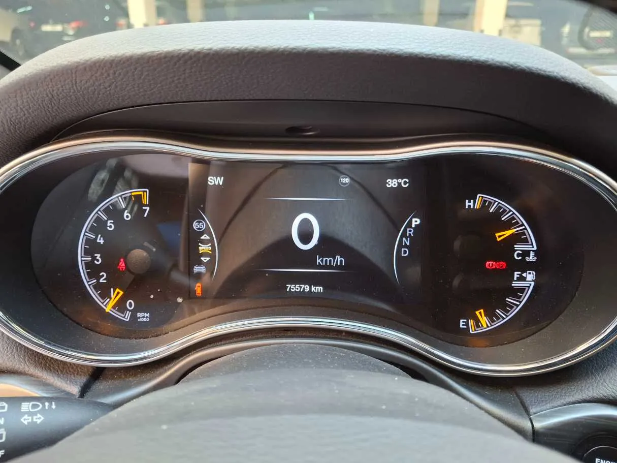 Car image 18
