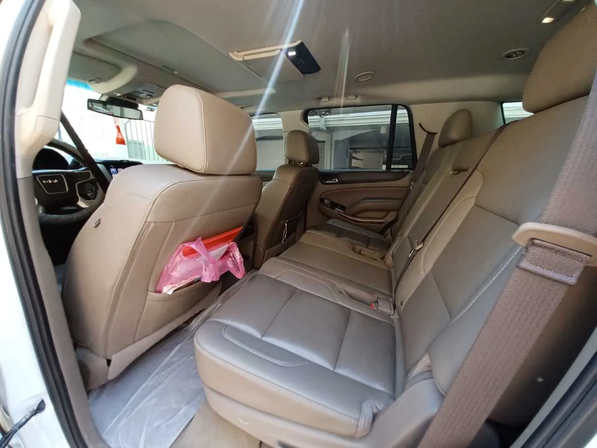 Car image 12