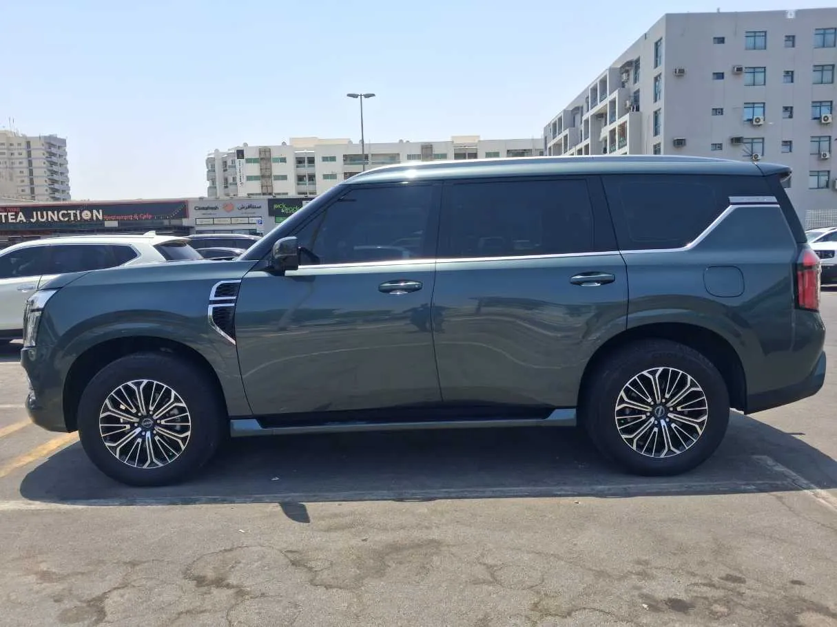 Car image 8