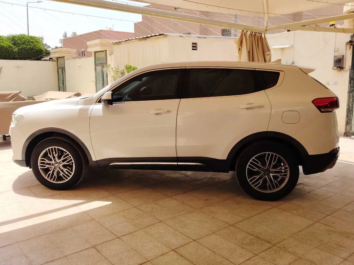 Car image 8