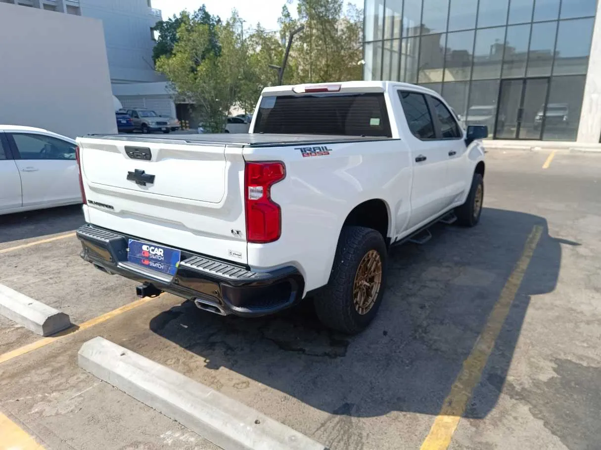 Car image 5