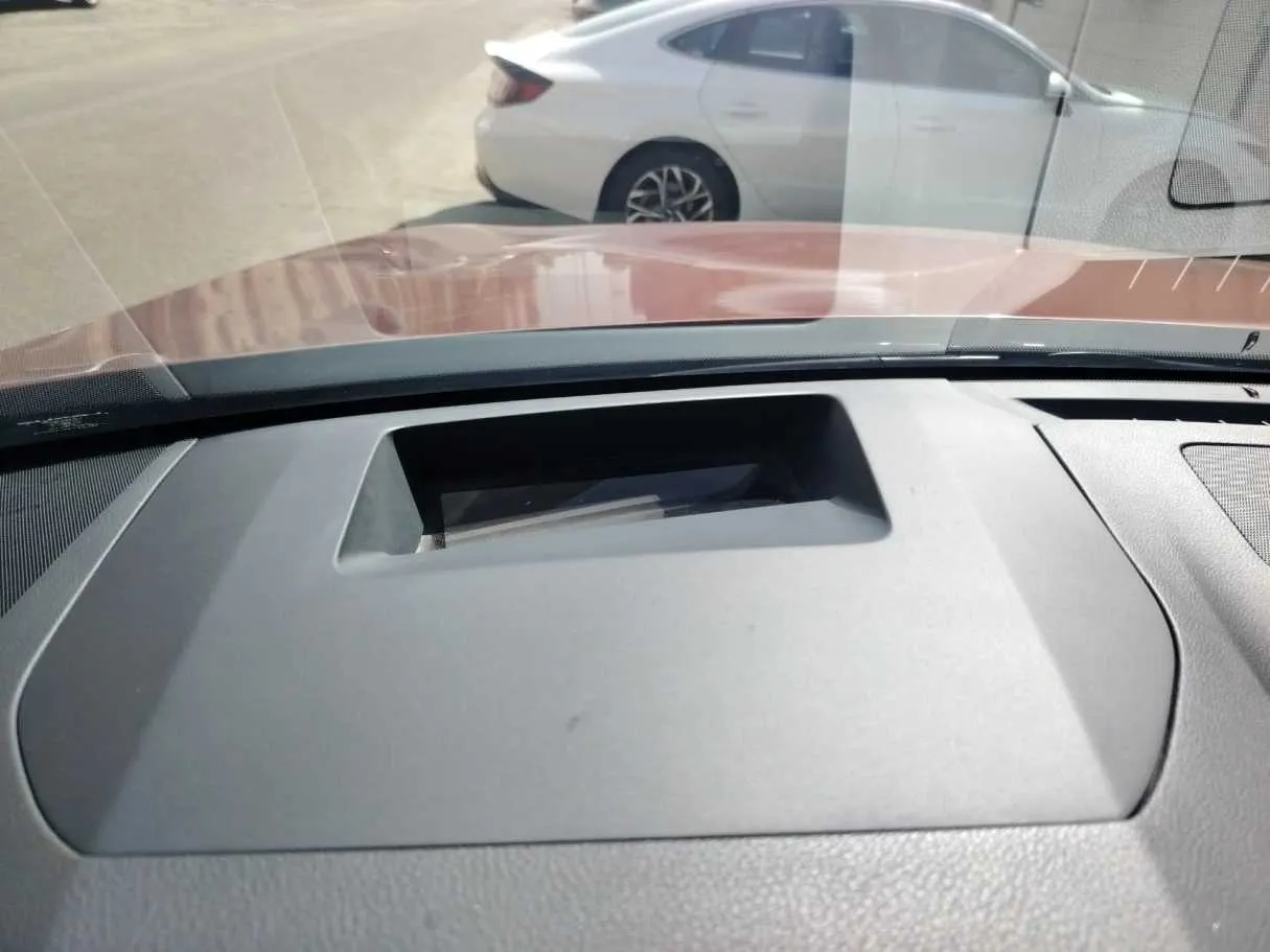 Car image 32