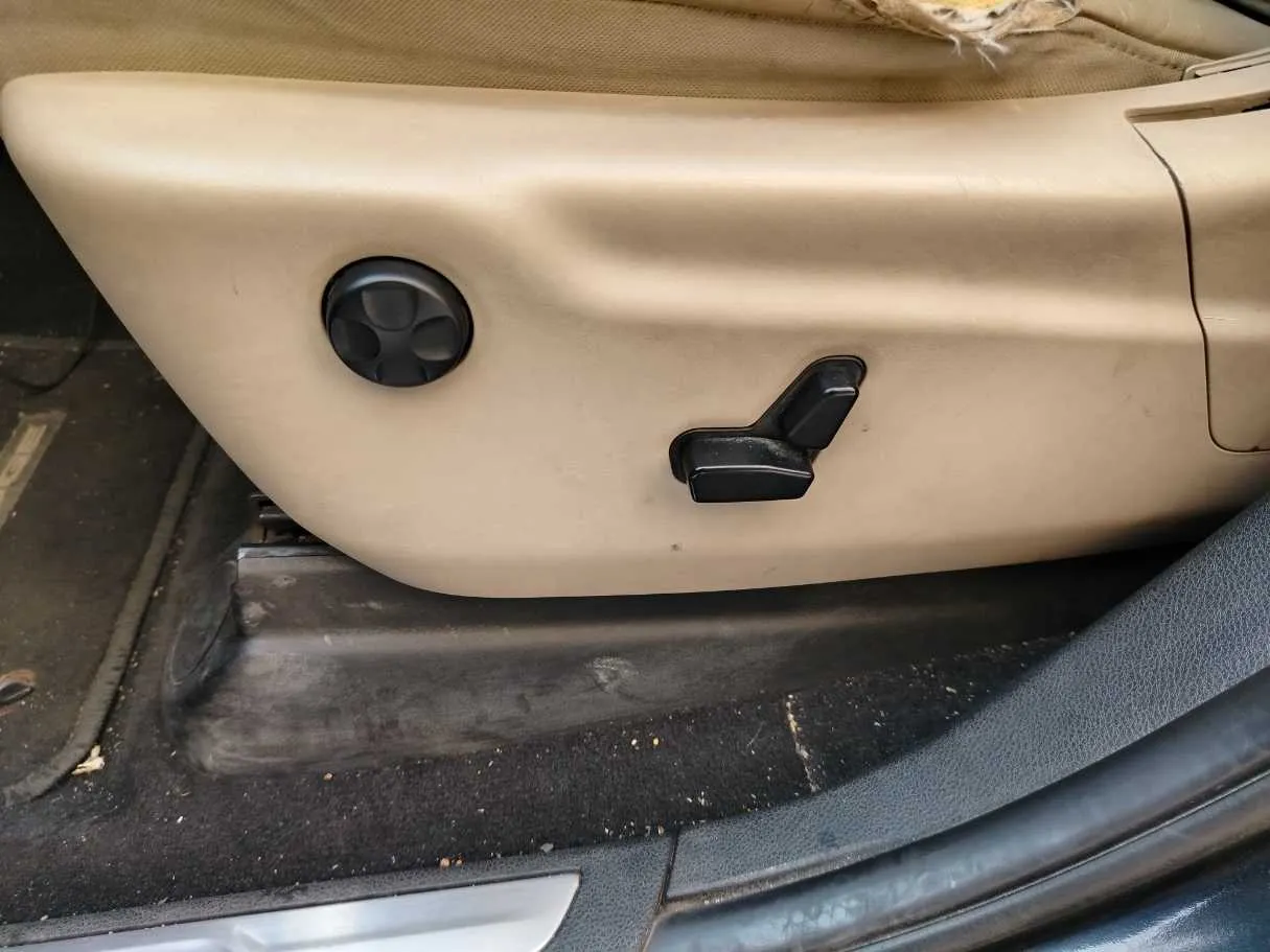 Car image 36
