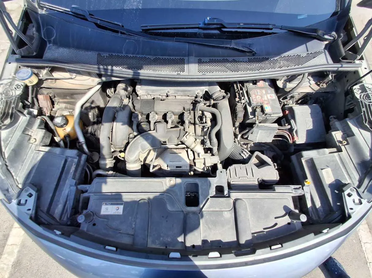 Car image 22