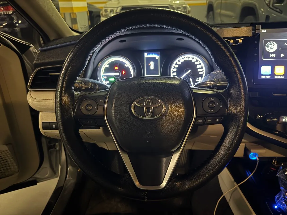 Car image 18