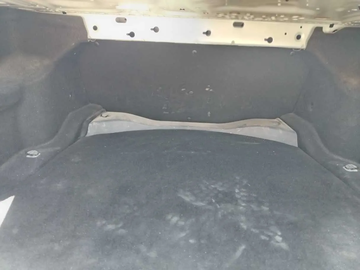 Car image 32