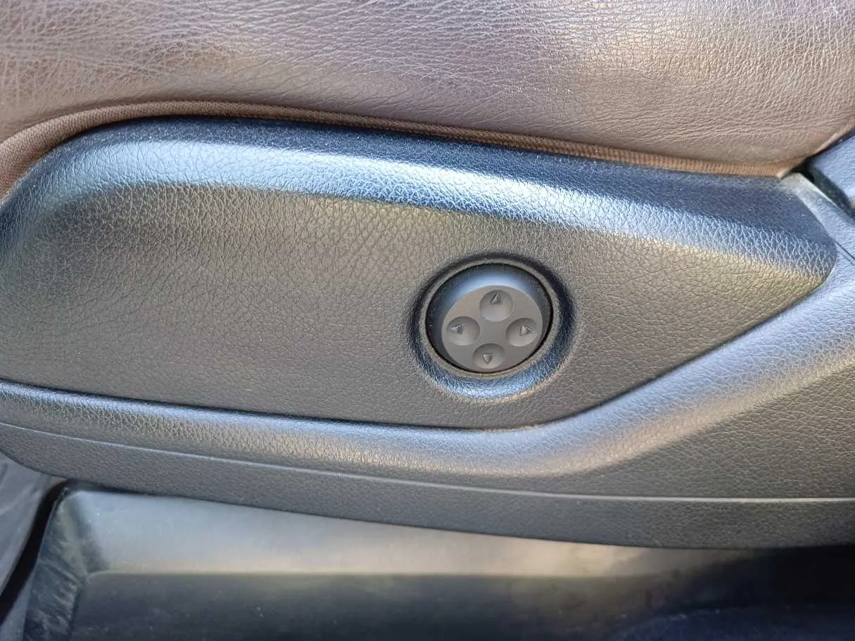 Car image 34