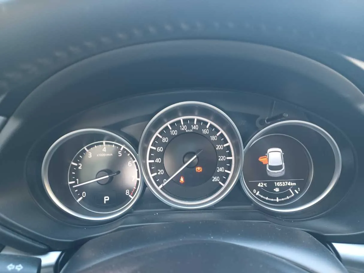 Car image 17
