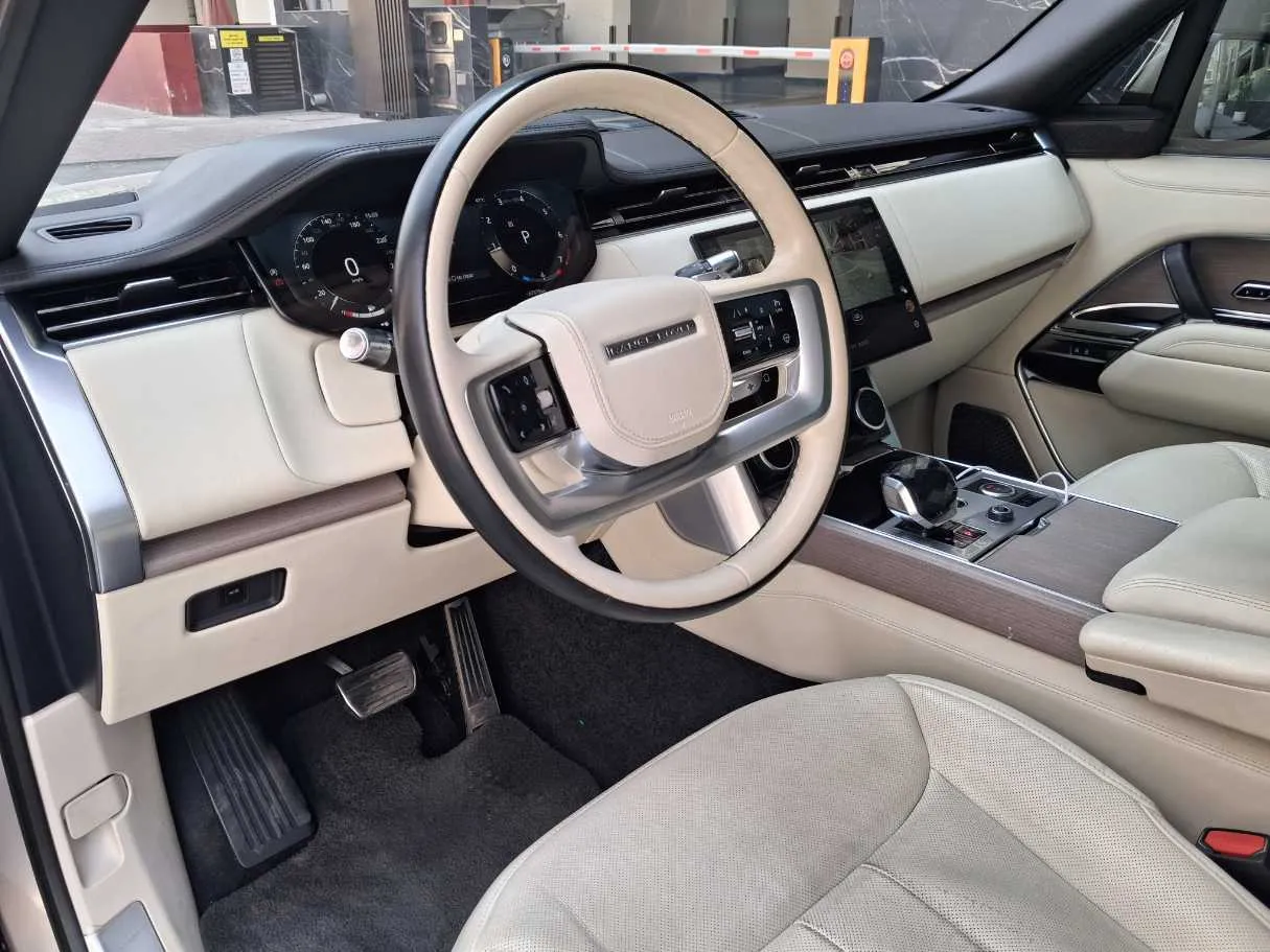 Car image 11