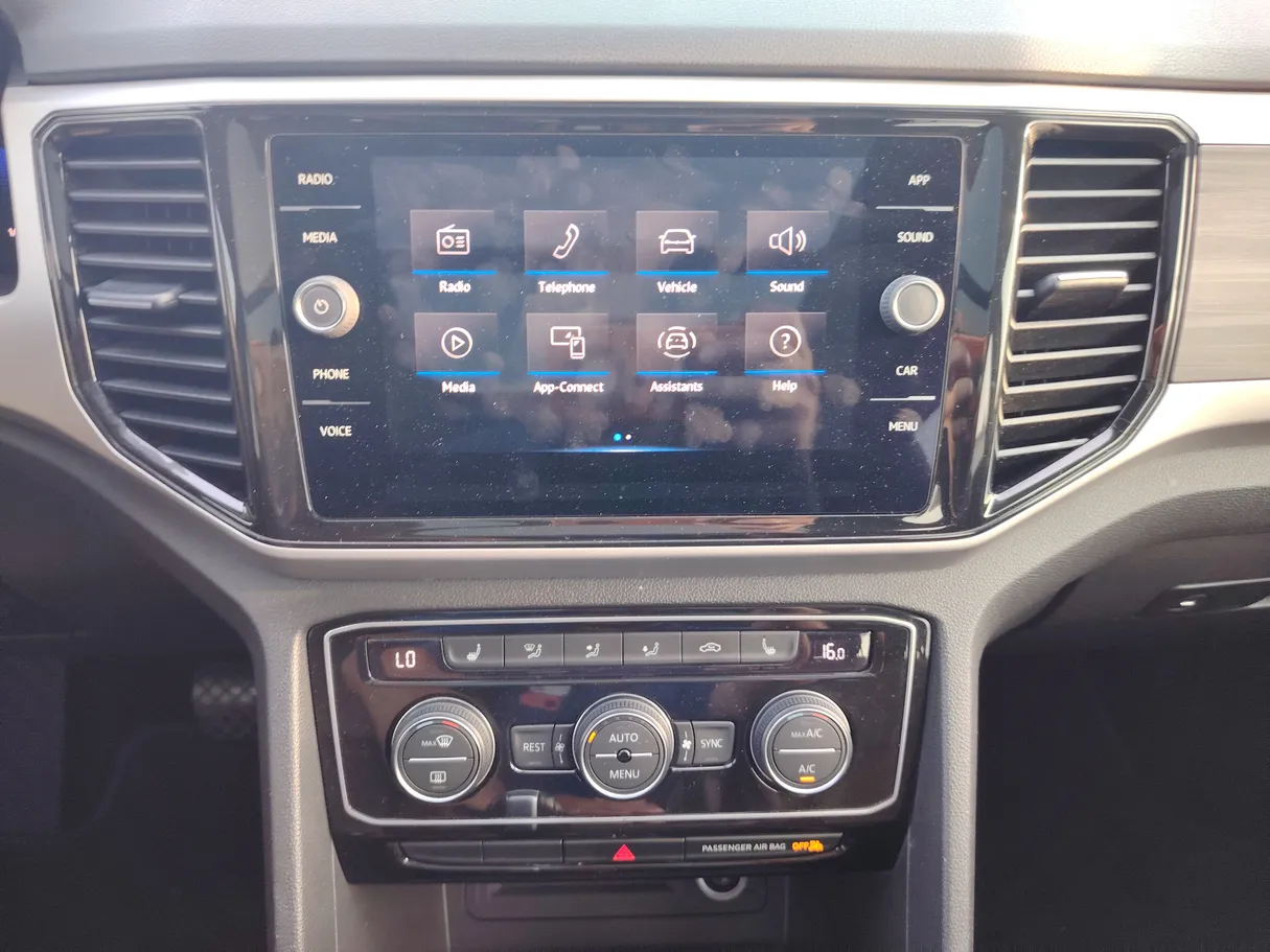 Car image 19