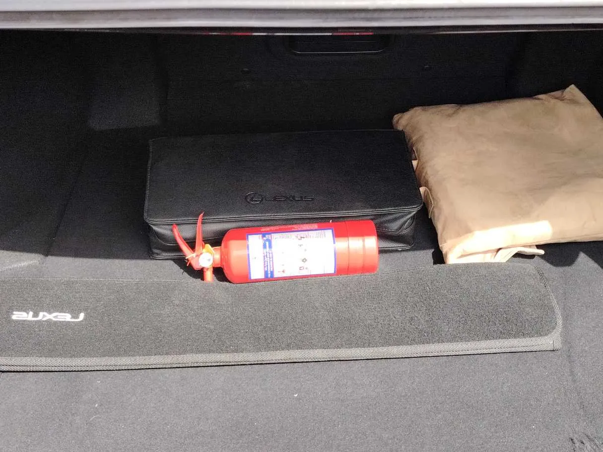 Car image 26
