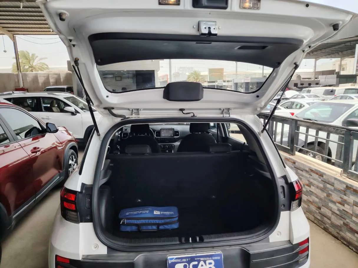 Car image 25