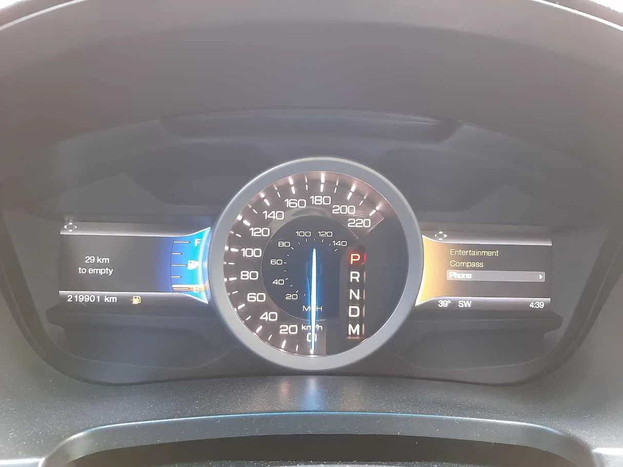 Car image 18