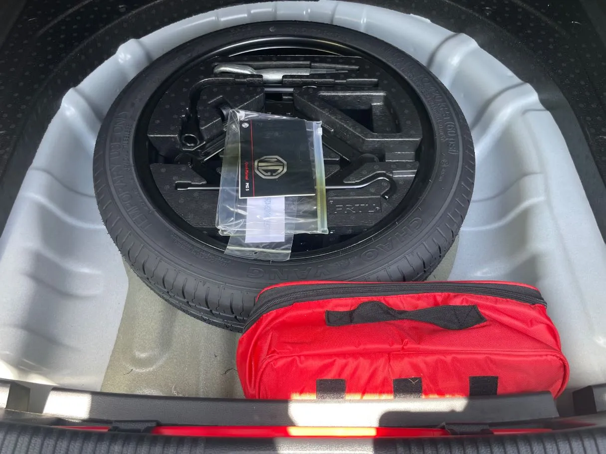 Car image 23