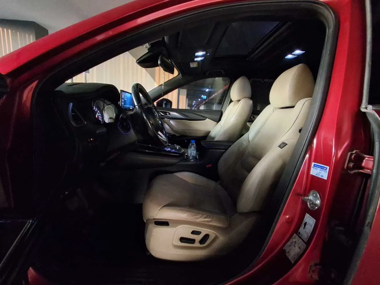 Car image 12