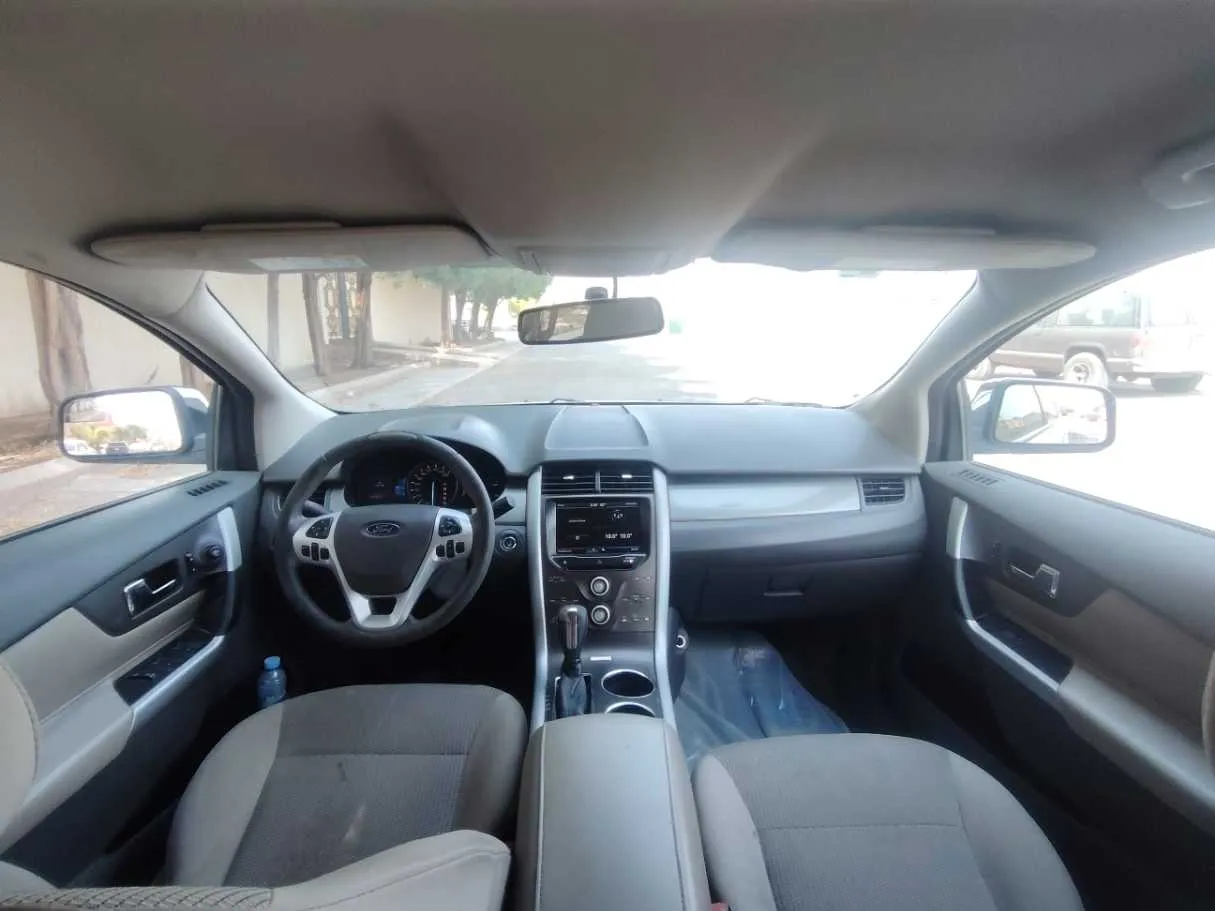 Car image 19