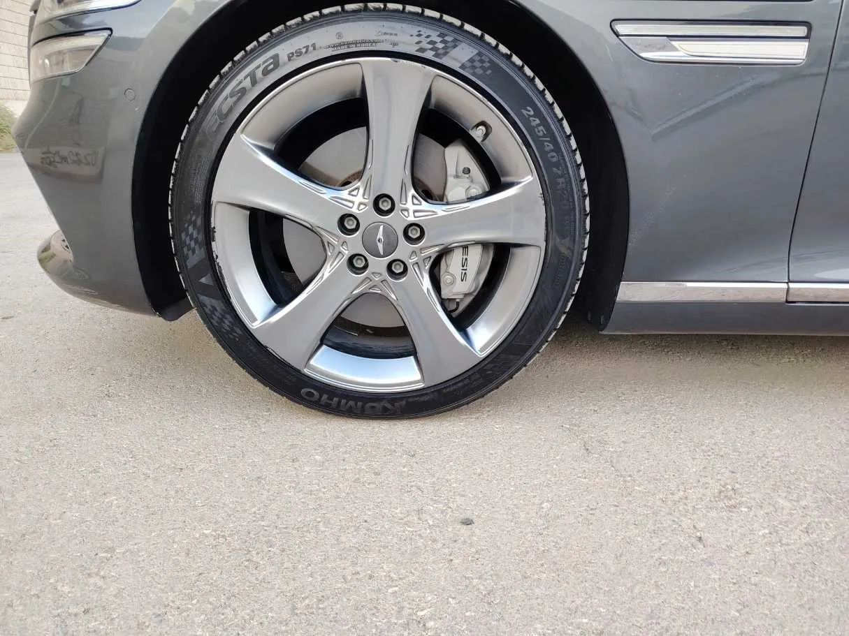 Car image 11