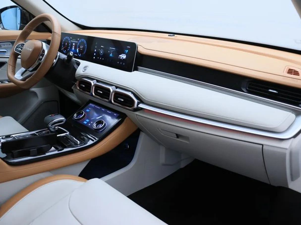 Car image 10