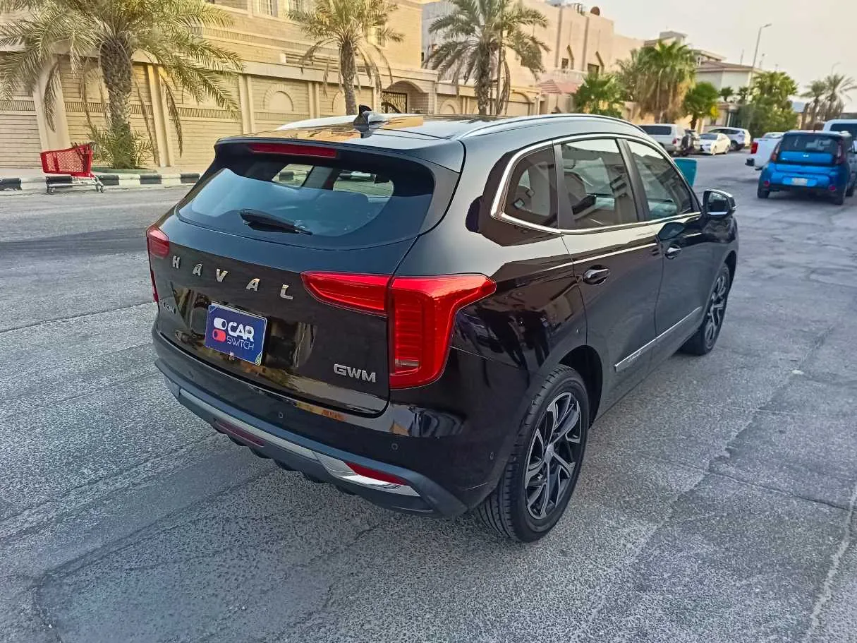 Car image 5