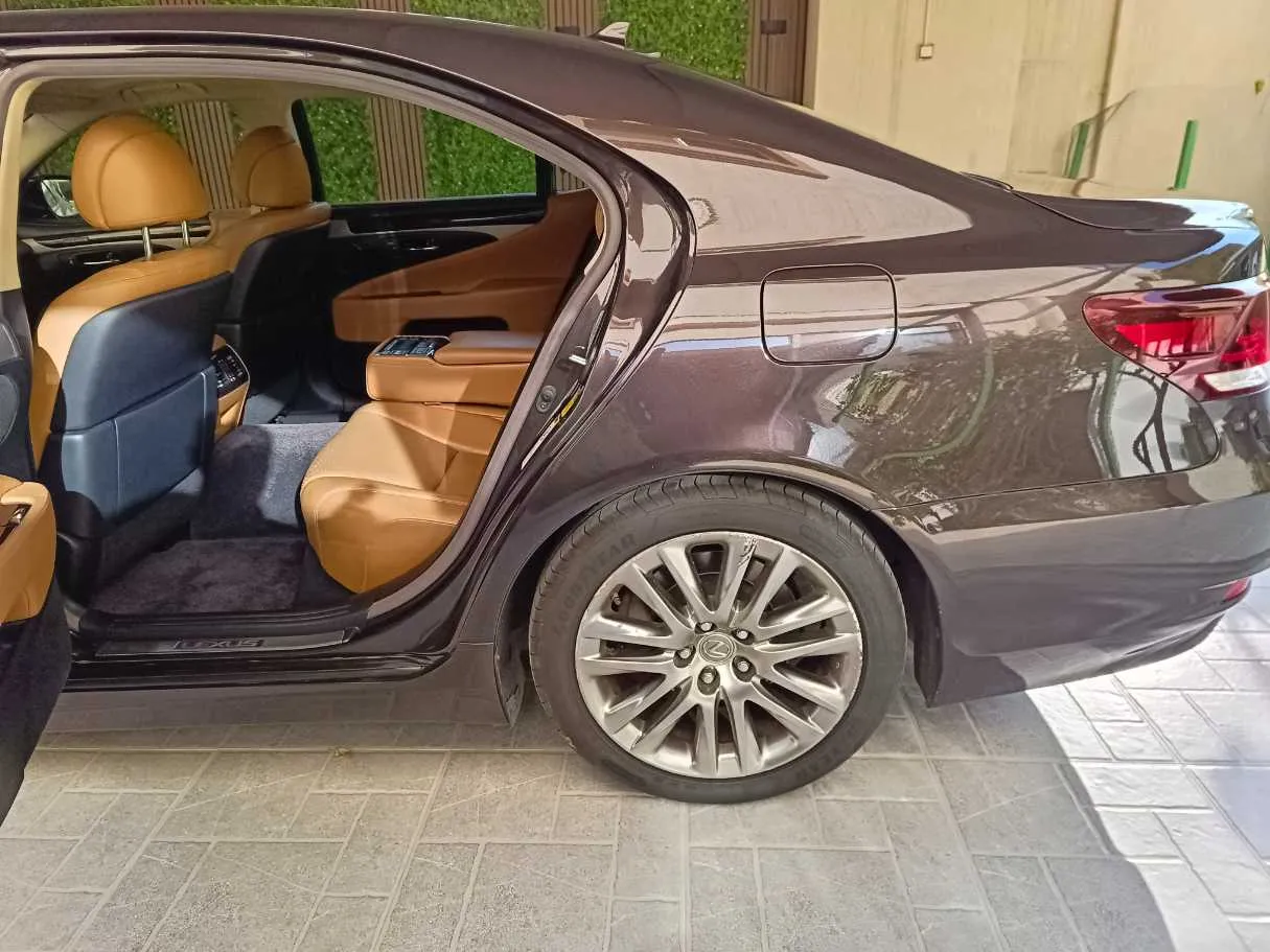 Car image 17