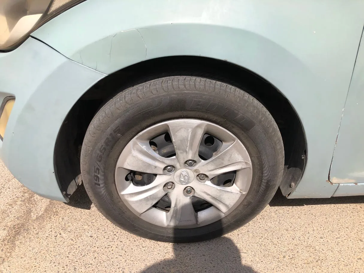 Car image 10