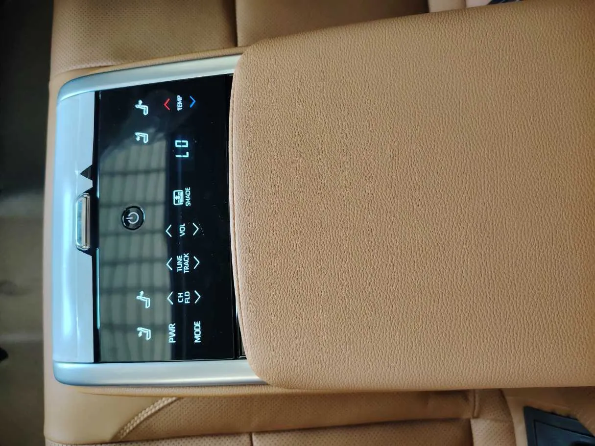 Car image 23