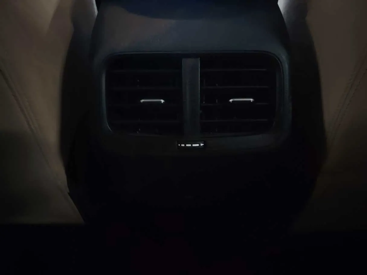 Car image 27
