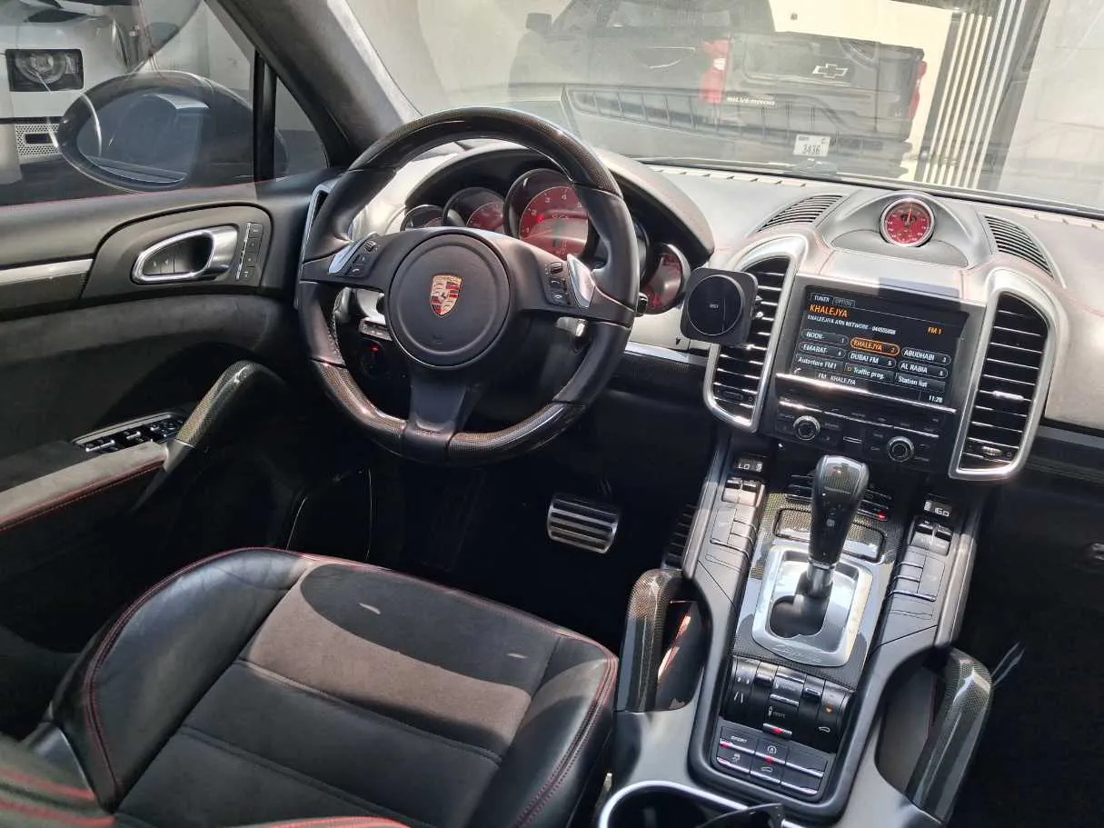 Car image 17