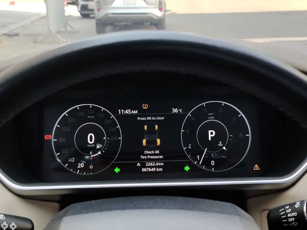 Car image 27