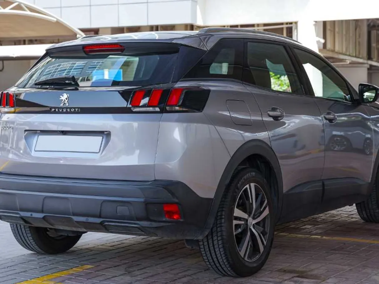 Car image 5